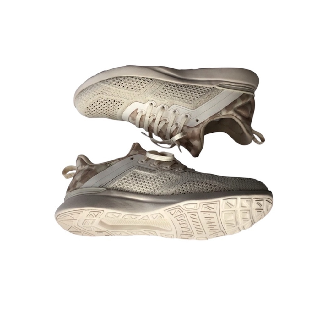 APL Techloom Tracer in Beach/Almond/Leopard Size 7.